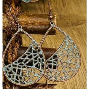 Copper tone Elegant Teardrop Earrings with vintage patina look